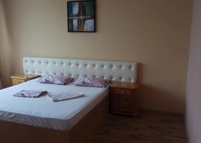 Lux Summerland Mamaia Apartment *